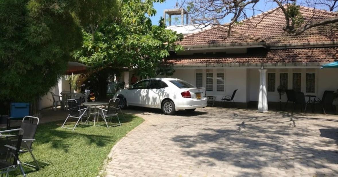 Dions Guest House Negombo Buitenkant foto