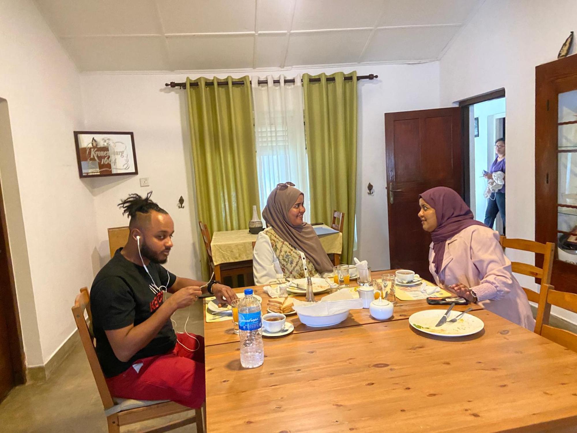 Dions Guest House Negombo Buitenkant foto