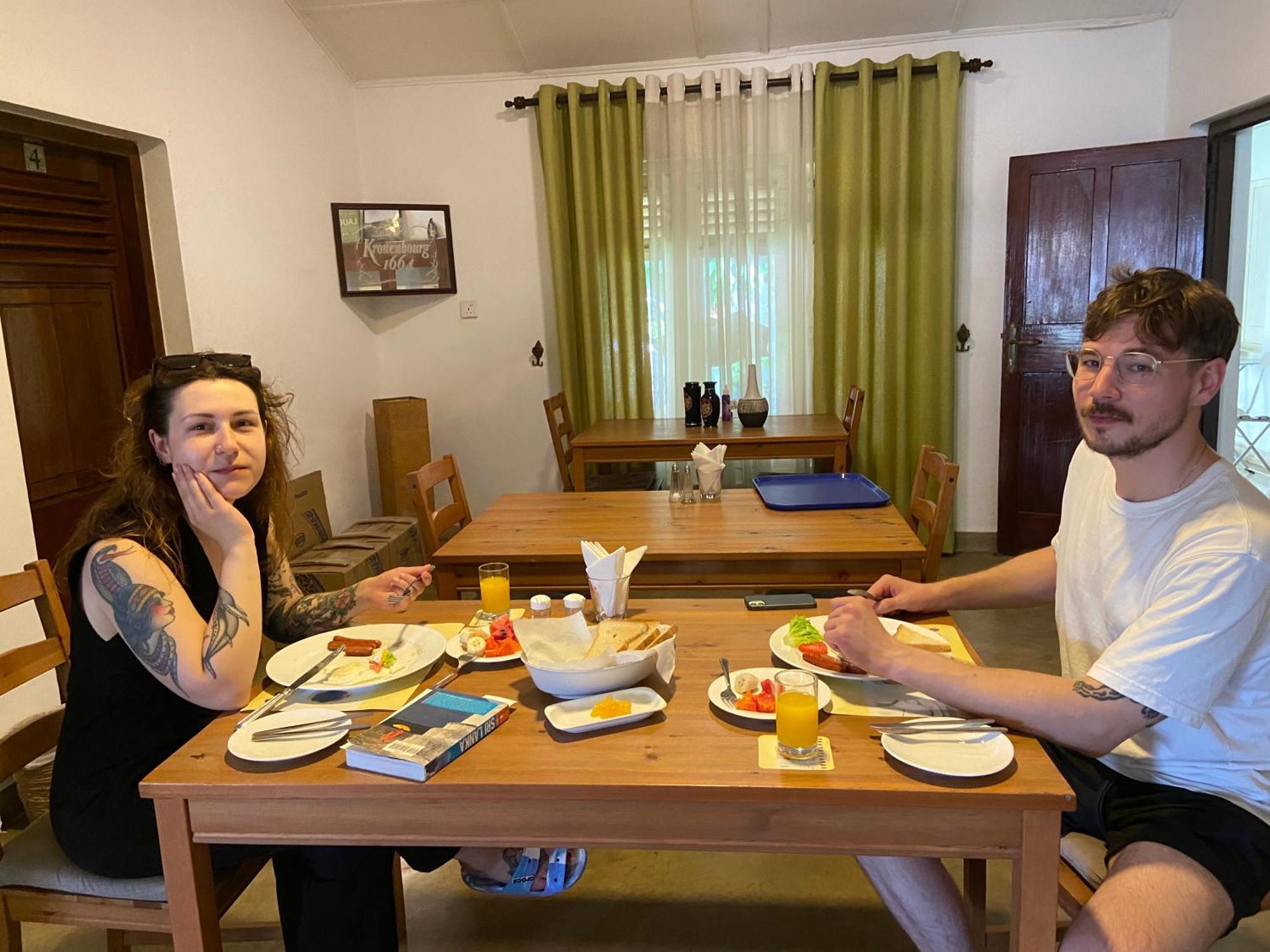 Dions Guest House Negombo Buitenkant foto