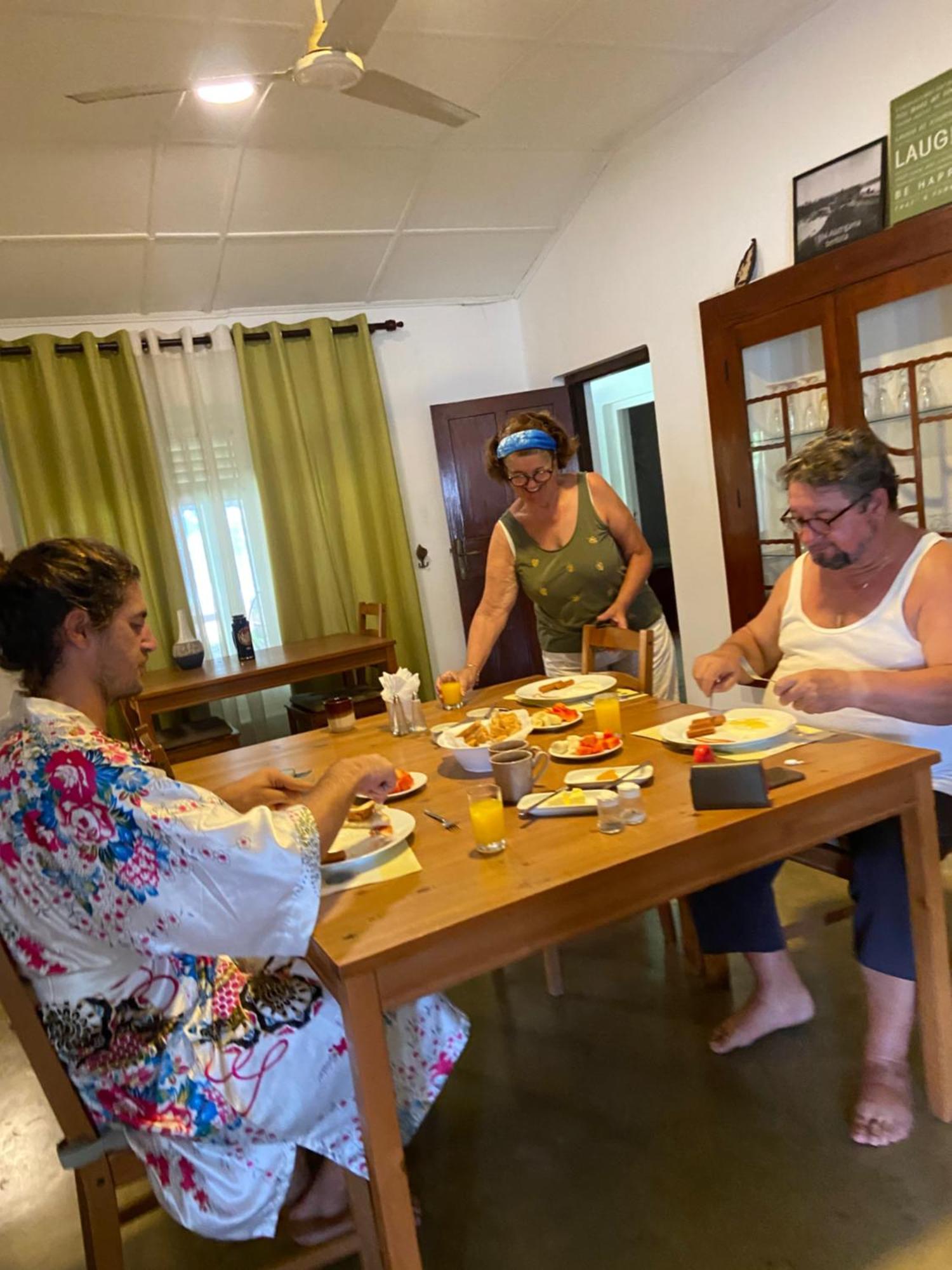 Dions Guest House Negombo Buitenkant foto