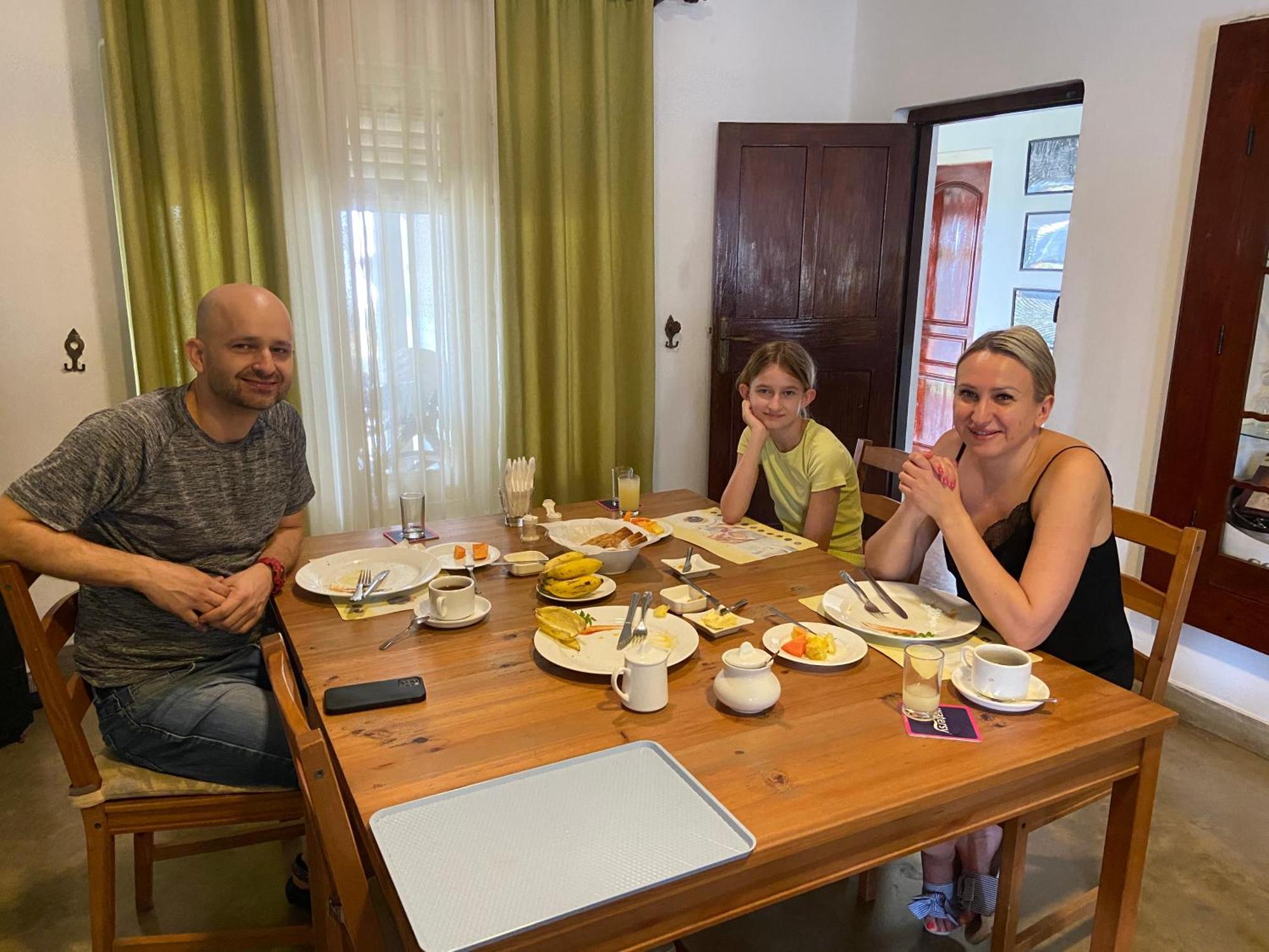 Dions Guest House Negombo Buitenkant foto
