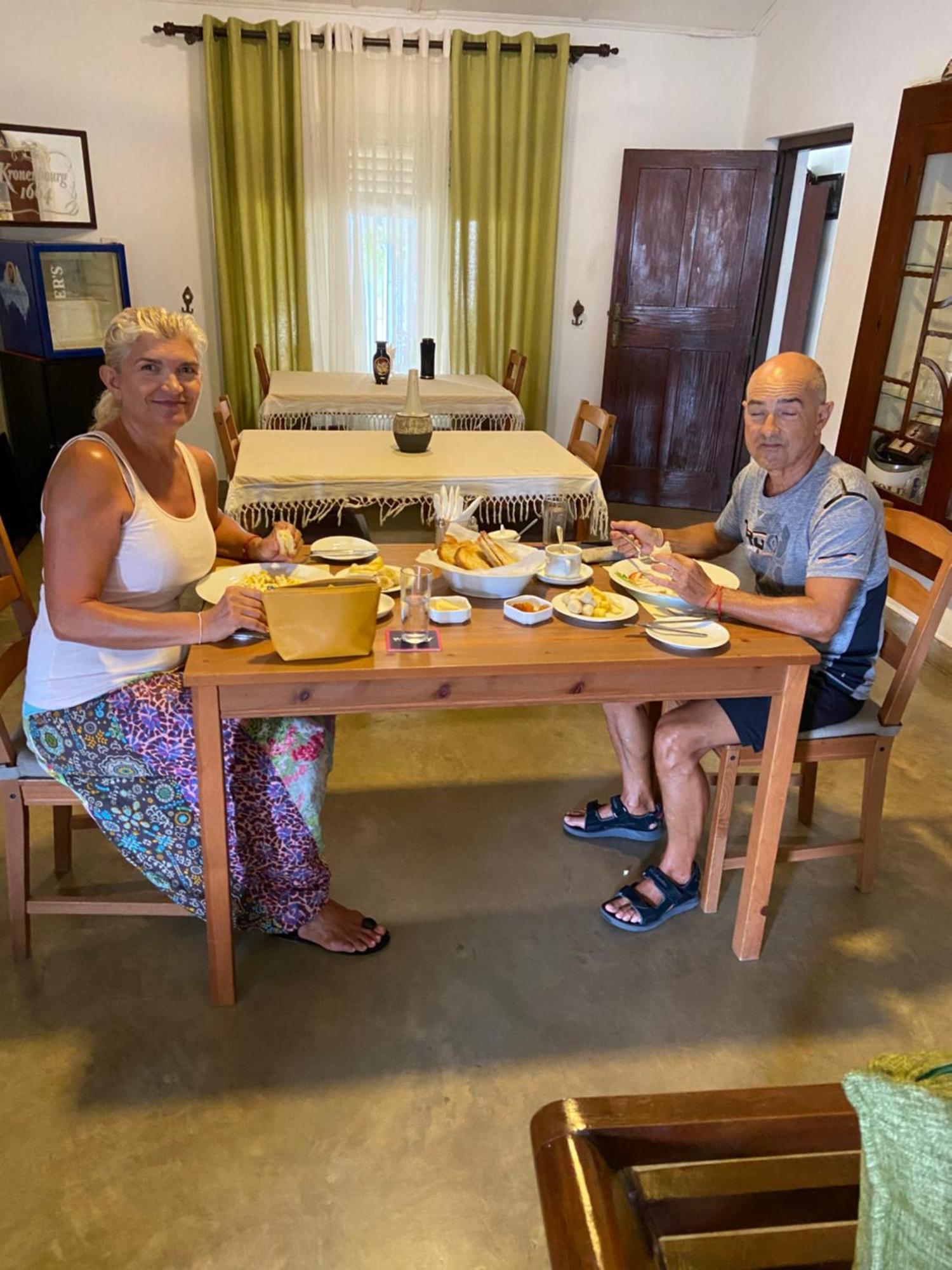 Dions Guest House Negombo Buitenkant foto