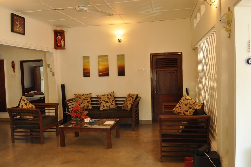 Dions Guest House Negombo Buitenkant foto