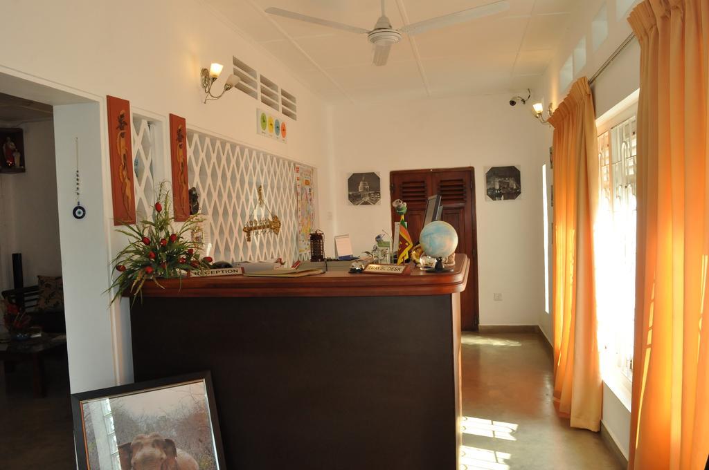 Dions Guest House Negombo Buitenkant foto