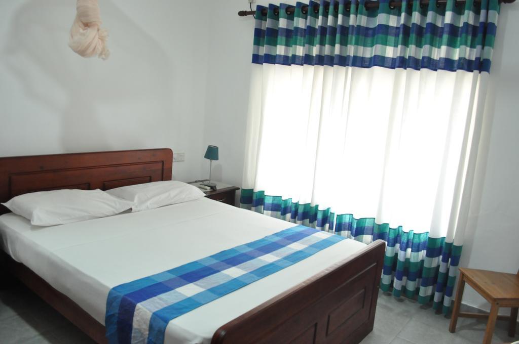 Dions Guest House Negombo Buitenkant foto