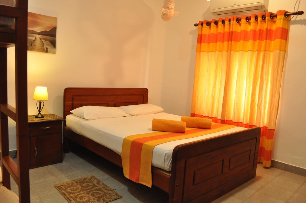 Dions Guest House Negombo Buitenkant foto