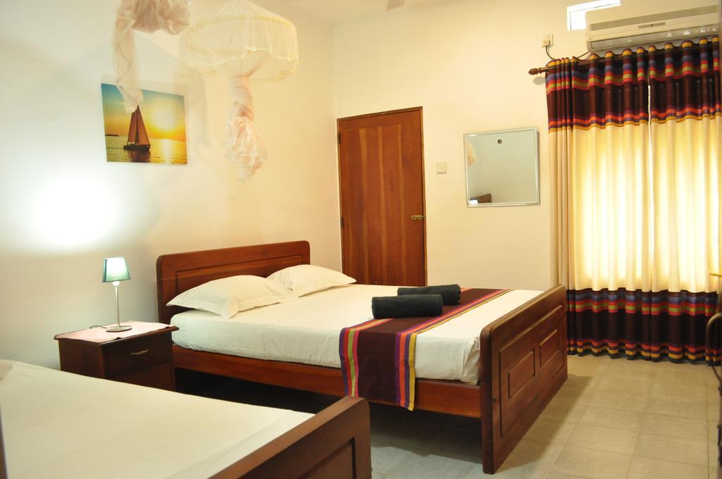 Dions Guest House Negombo Buitenkant foto