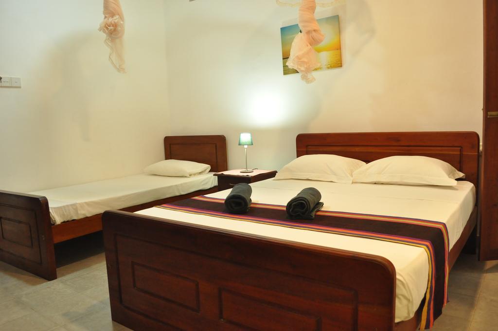 Dions Guest House Negombo Buitenkant foto